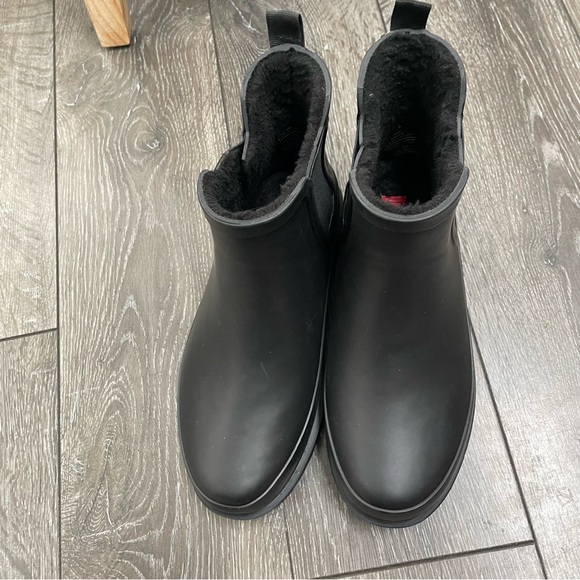 Chooka Plush Chelsea Rain Boots ankle women’s size  7 black - Picture 2 of 7